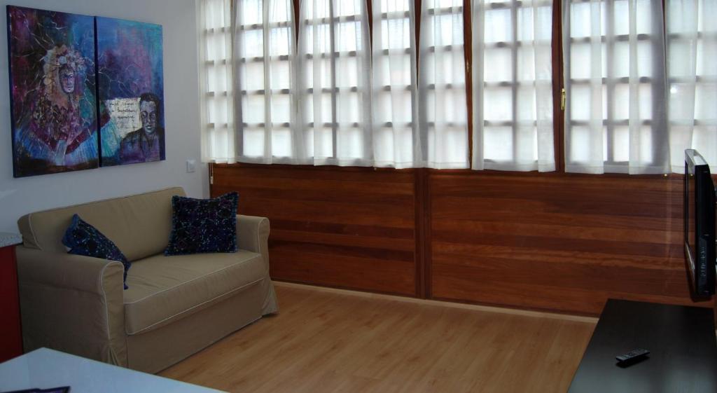 Apartamentos Plaza Mayor يانس الغرفة الصورة