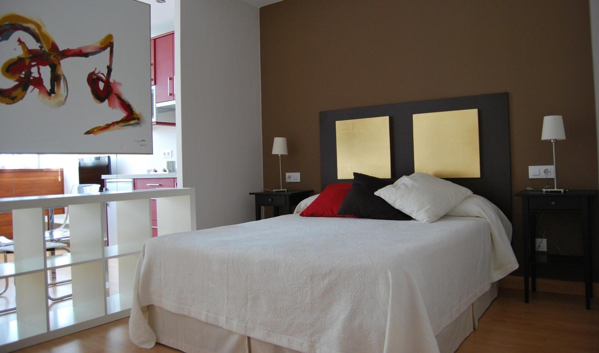 Apartamentos Plaza Mayor يانس المظهر الخارجي الصورة