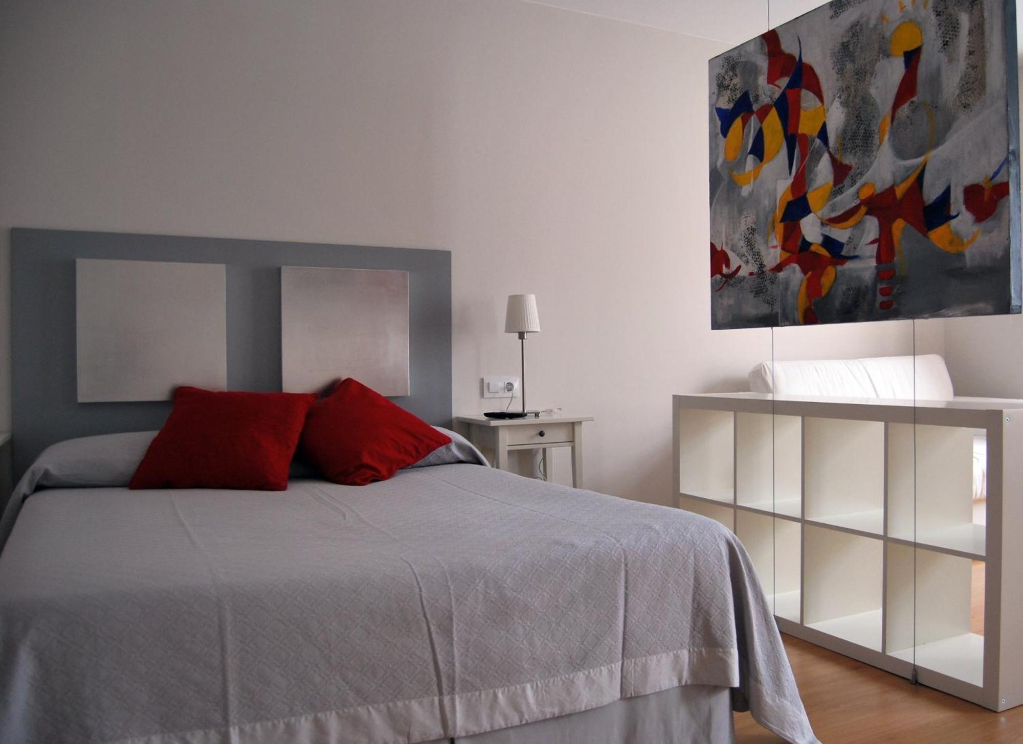 Apartamentos Plaza Mayor يانس المظهر الخارجي الصورة